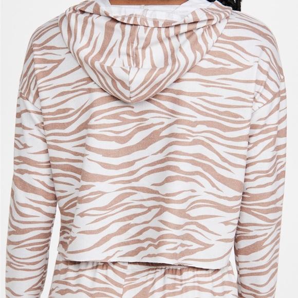 Onzie Weekend Cropped Hoddie Camel Zebra Print - Picture 3 of 10